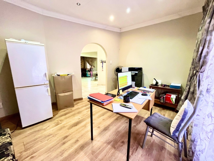 4 Bedroom Property for Sale in Safari Gardens North West